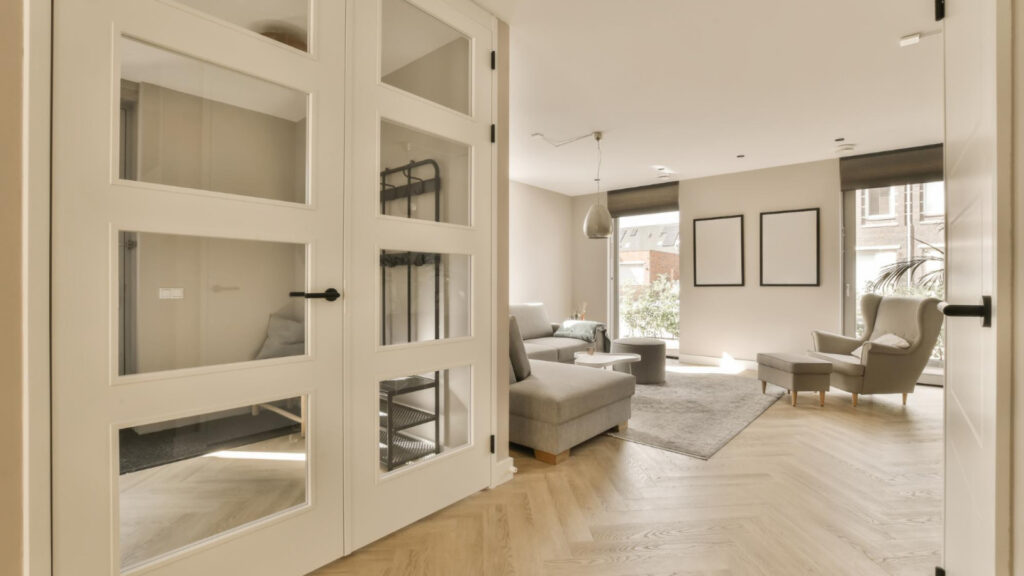 Réussir l’harmonisation des menuiseries intérieures avec sa décoration : enjeux, méthodes et tendances